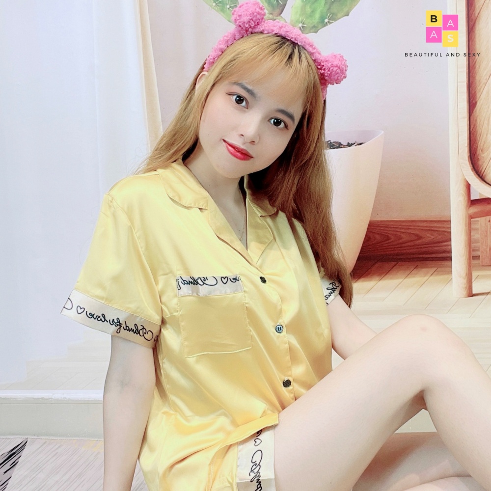 Bộ pijama đùi phi lụa vài mềm mát, bộ đồ ngủ phi lụa phối họa tiết viền chữ kí BAS084