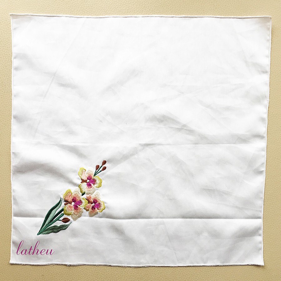 Khăn thêu Phong Lan