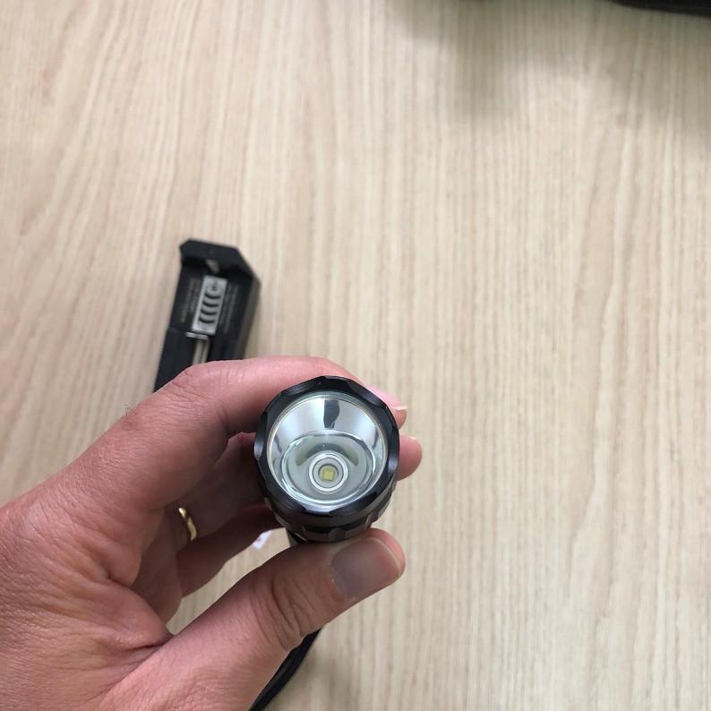 Đèn pin siêu sáng Ultrafire 501B pin Lithium, sạc USB, bóng Led 10w