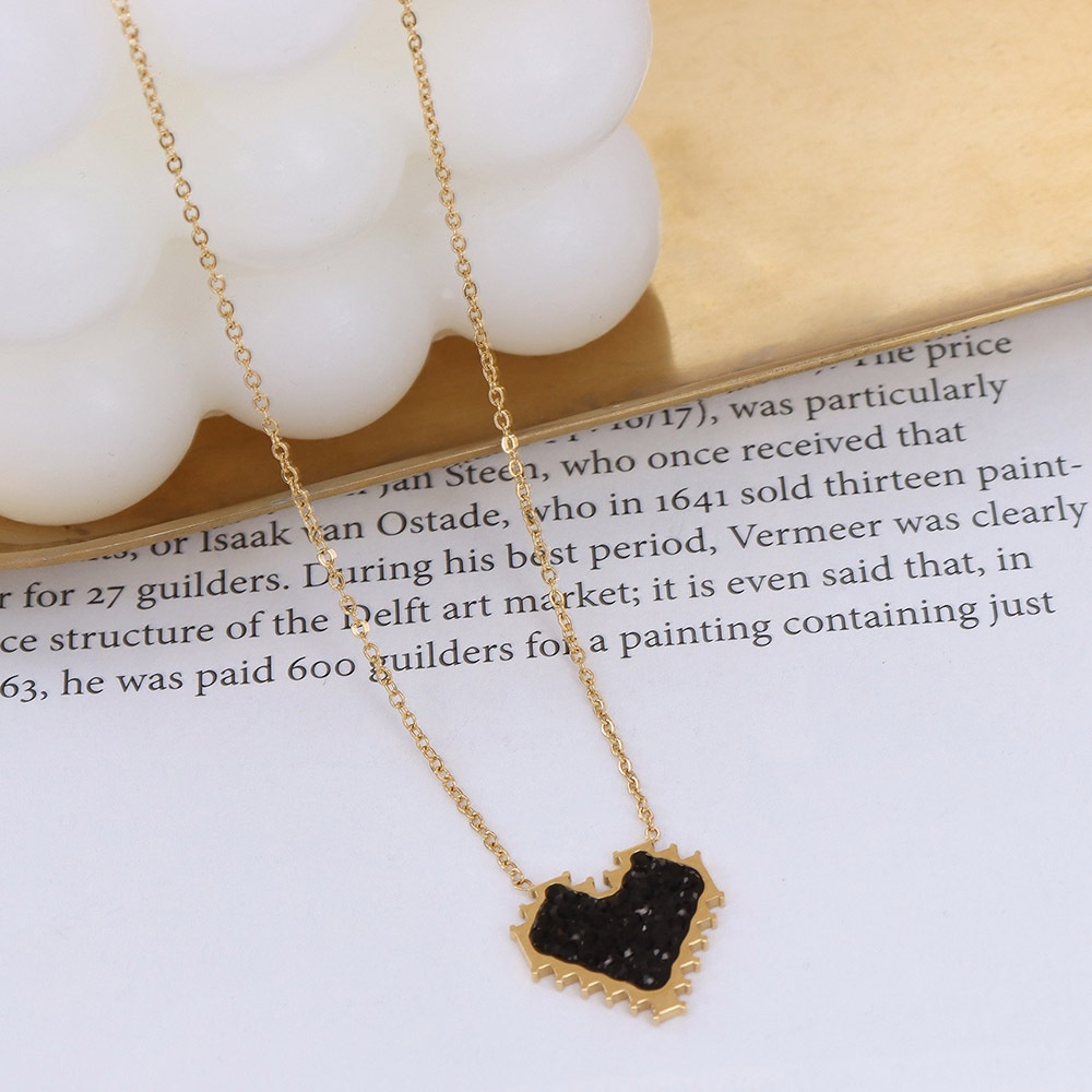 Dây chuyền thép titan mạ vàng 18K mặt trái tim đen đính đá zircon