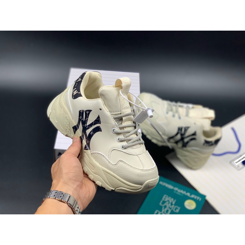 Mờ Lờ Bê B -  NY Mới