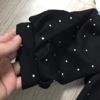 Đầm suông chấm bi pha ren cổ sen