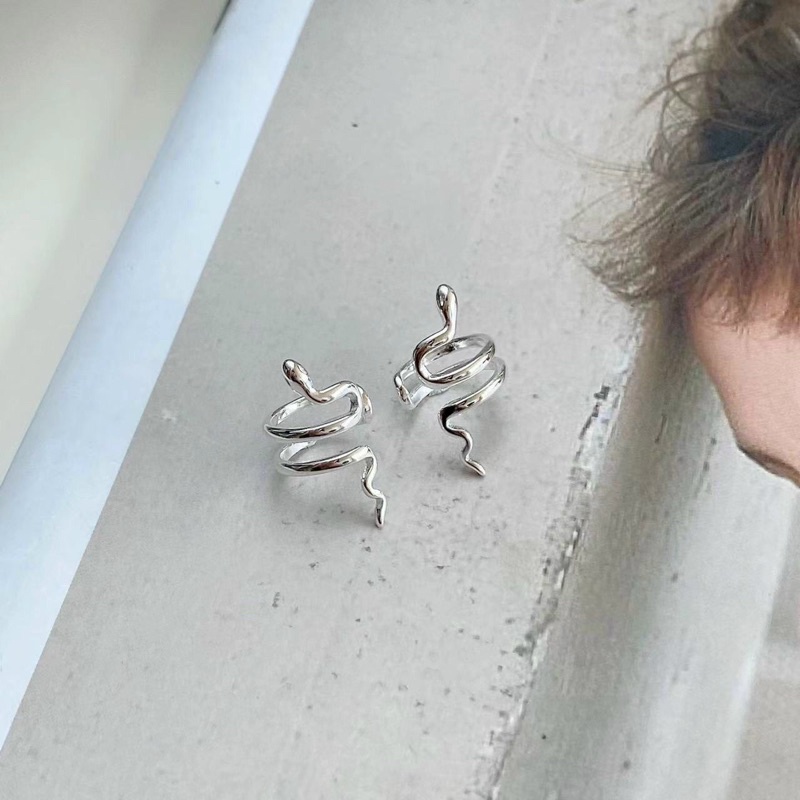 Khuyên tai kẹp hình rắn bạc ta chuẩn 1 chiếc