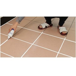 Lọ sơn chỉ gạch làm sạch nền nhà