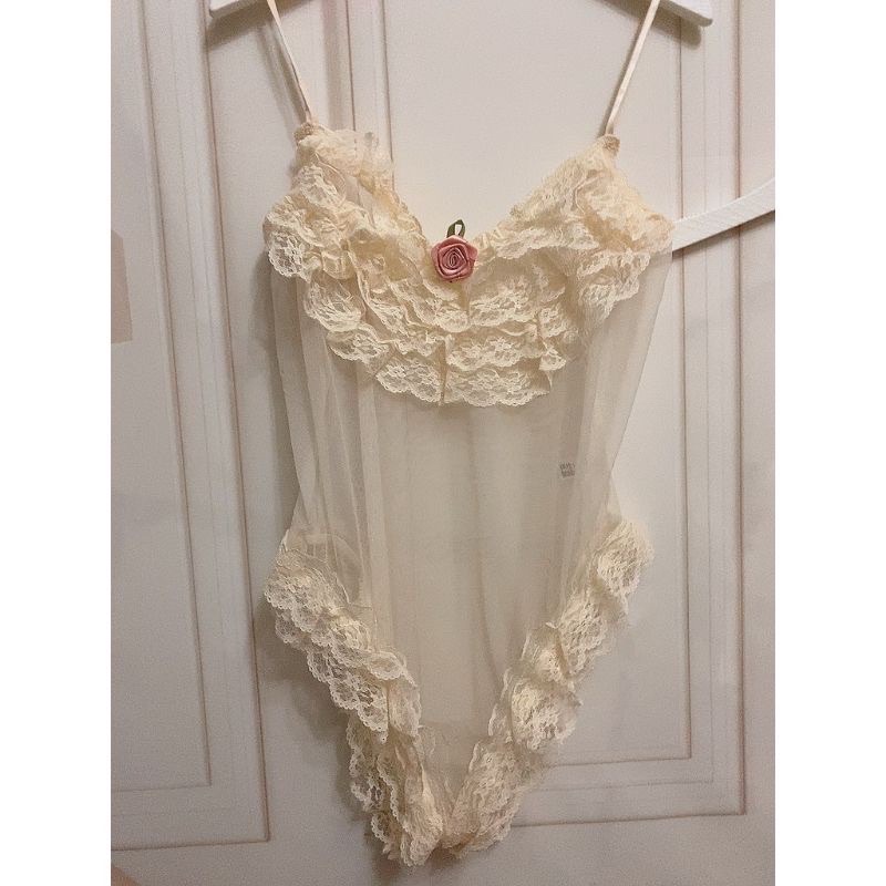 Bodysuit ren hoa kèm áo choàng