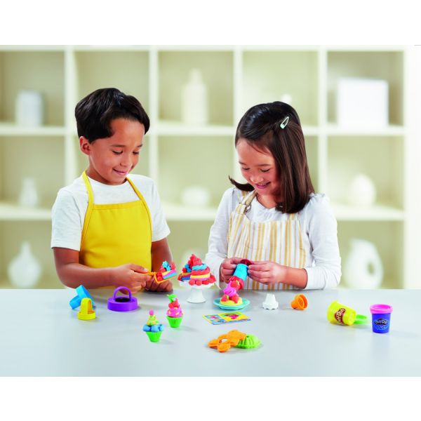 Bột nặn Play Doh Tháp bánh kem sắc màu tặng 1 hũ bột CBB9741-B5517