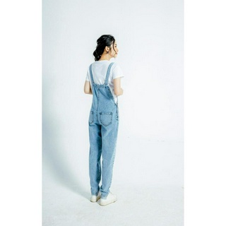 Quần jean yếm dáng baggy