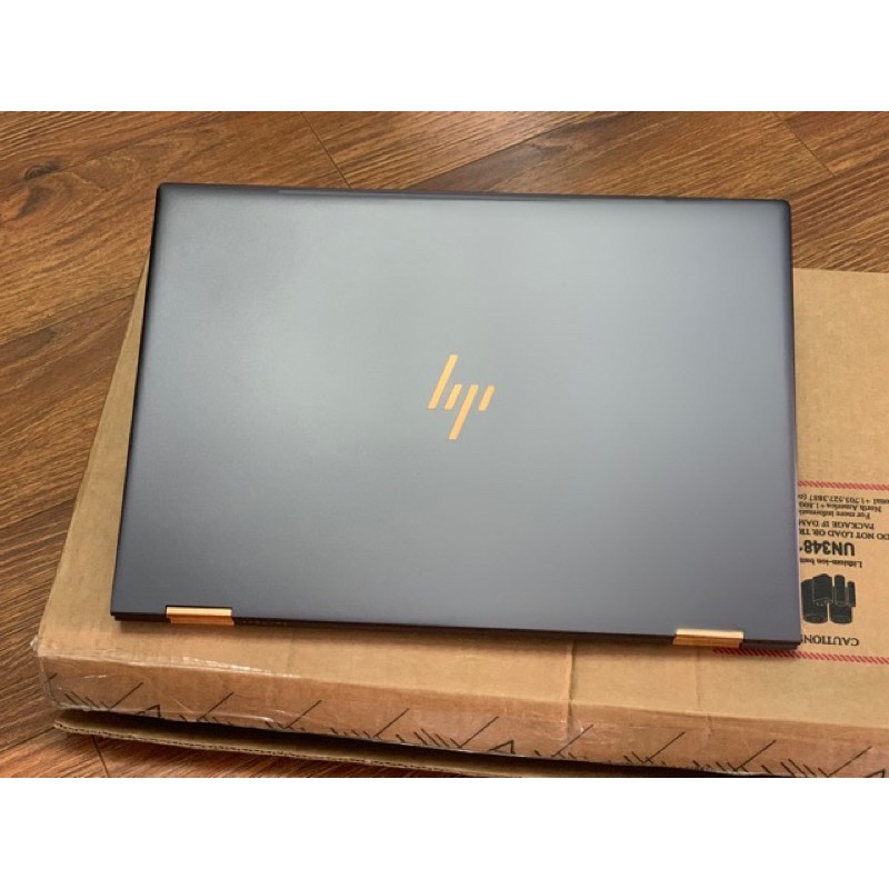 Máy tính HP Spectra 15 i7 8550 16Gb SSD 512Gb MX150 15.6 4K Touch đủ led KB Finger và bút