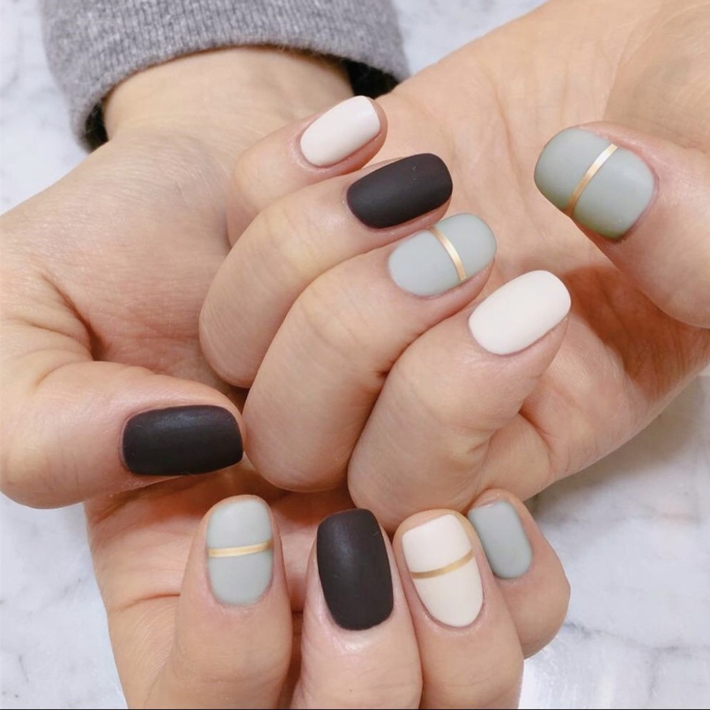 Miếng dán móng , màu lì