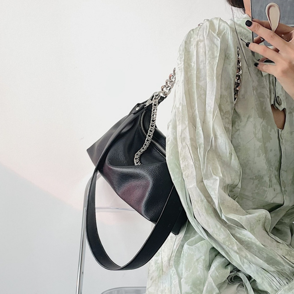 Túi Đeo Chéo Kiểu Dây Xích Sang Trọng Quý Phái