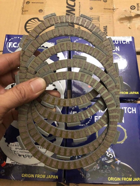 Bộ bố nồi + lá sắt nồi Exciter 135 đời tay côn  zin hãng FCC