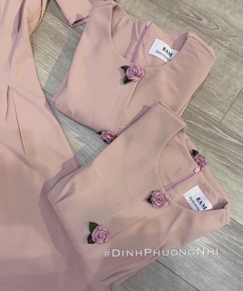 Váy hồng khuy hoa dọc