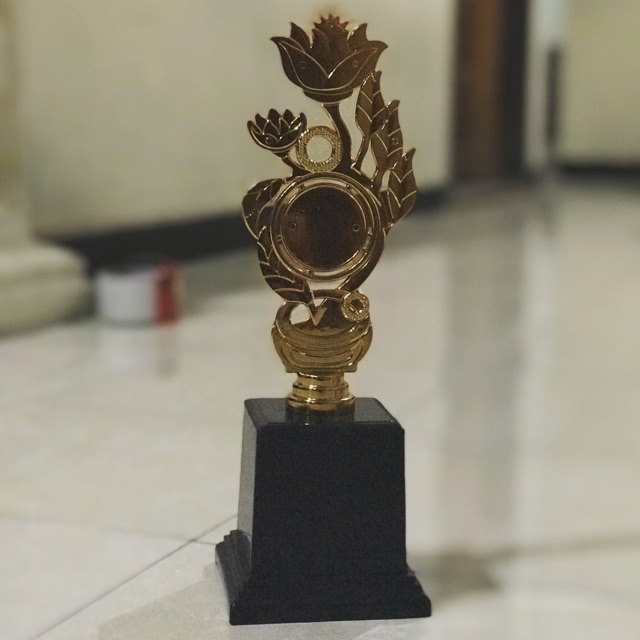 Cúp Lưu Niệm Trophy