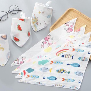 1 yếm quàng cổ cài nút cho bé