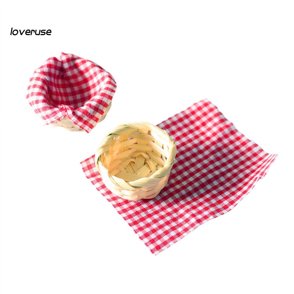 Giỏ tre mini xinh xắn dùng để trang trí nhà búp bê