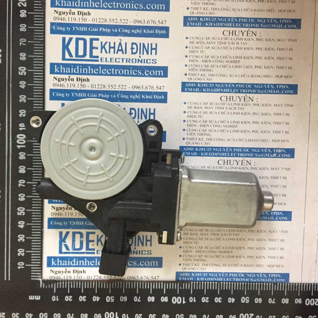 động cơ giảm tốc momen xoắn lớn 12V2.2A60RPM 12V 2.2A 60V/P 500g kde0071