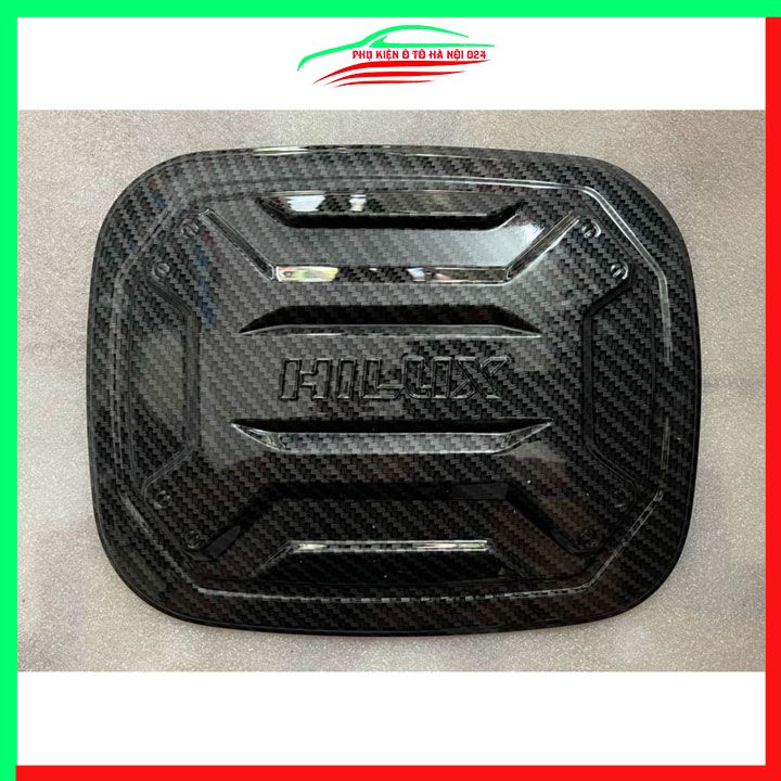 Ốp nắp xăng Hilux 2016-2024 vân cacbon bảo vệ chống trầy trang trí ô tô