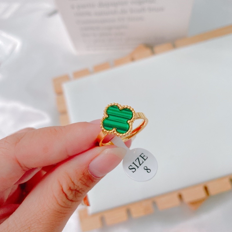 Nhẫn titan hoa ko đen ko dị ứng - màu vàng |Nguyễn Trà Dương|