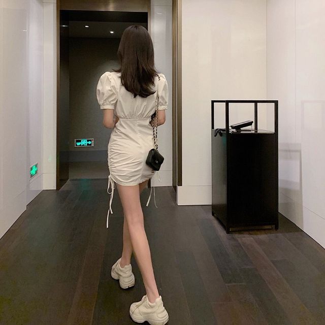 Đầm trắng dự tiệc dây rút khoét eo trang trọng siêu phẩm | BigBuy360 - bigbuy360.vn