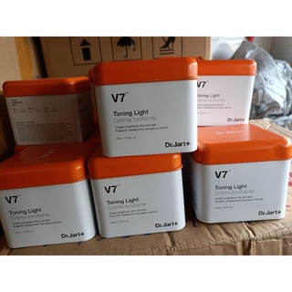 Kem dưỡng da V7 hộp thiếc vuông