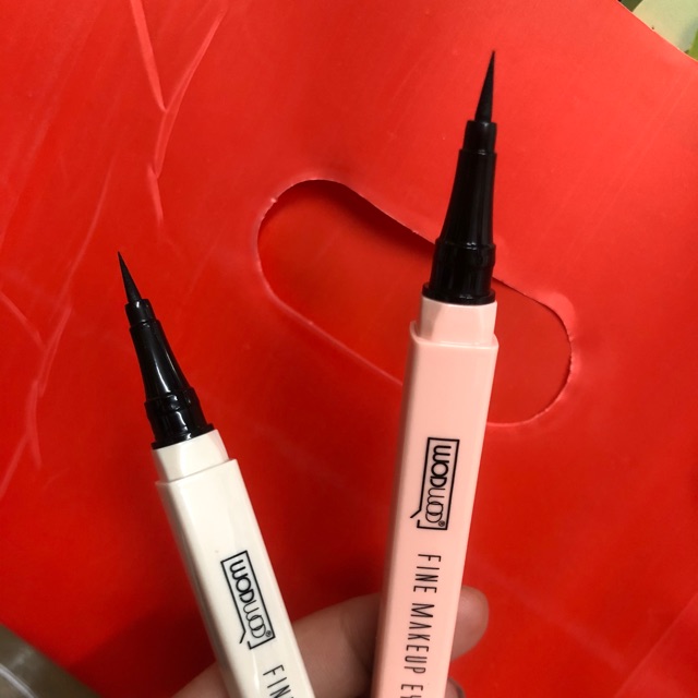 Kẻ Mắt nước Thanh Mảnh Với Thiết Kế Đầu Cọ Nhỏ Tiện Dụng WODWOD