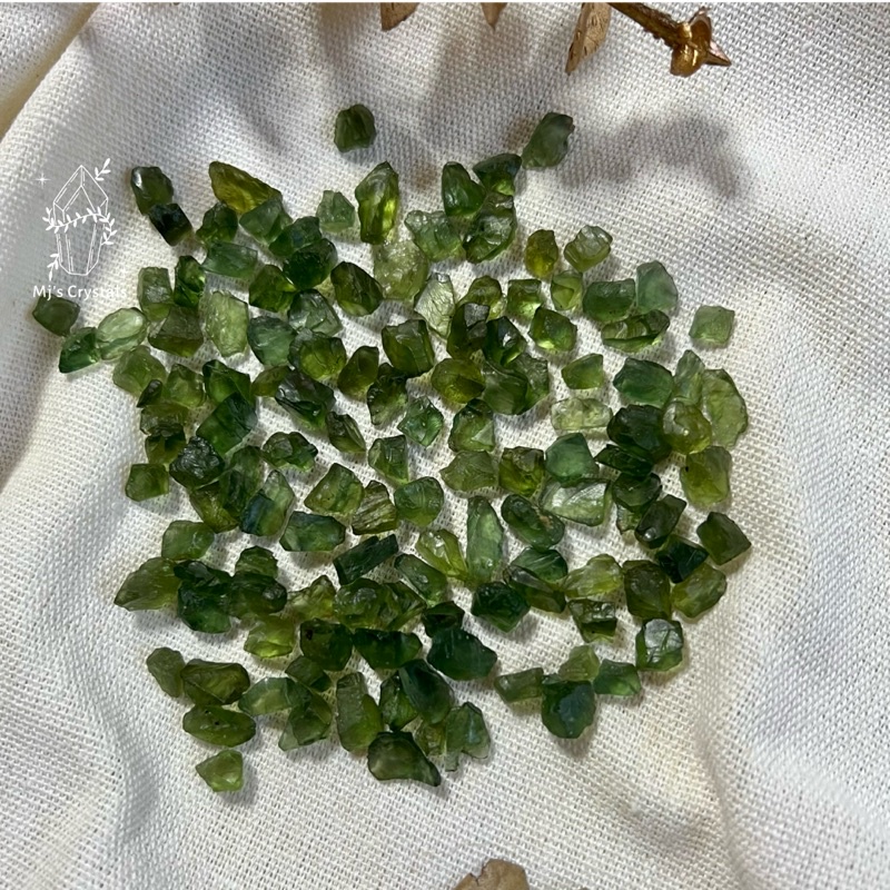 Đᴀ́ ᴛʜᴏ̂  GREEN APATITE Bʀᴀᴢɪʟ ᴍᴀ̀ᴜ xanh rêu  đᴇ̣ᴘ sᴜ̛ᴜ ᴛᴀ̂̀ᴍ, ʟᴀ̀ᴍ ʜᴀɴᴅᴍᴀᴅᴇ, ʀᴇɪᴋɪ, ᴛʜᴀɴʜ ᴛᴀ̂̉ʏ, ᴛʜɪᴇ̂̀ɴ đɪ̣ɴʜ