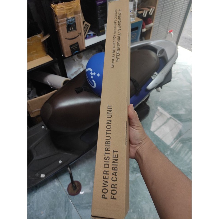 Thanh Nguồn PDU Nhựa 6 Ổ Cắm Đa Năng Lắp Cho Tủ Rack ,Có Công Tắc Bảo Vệ Quá Tải.