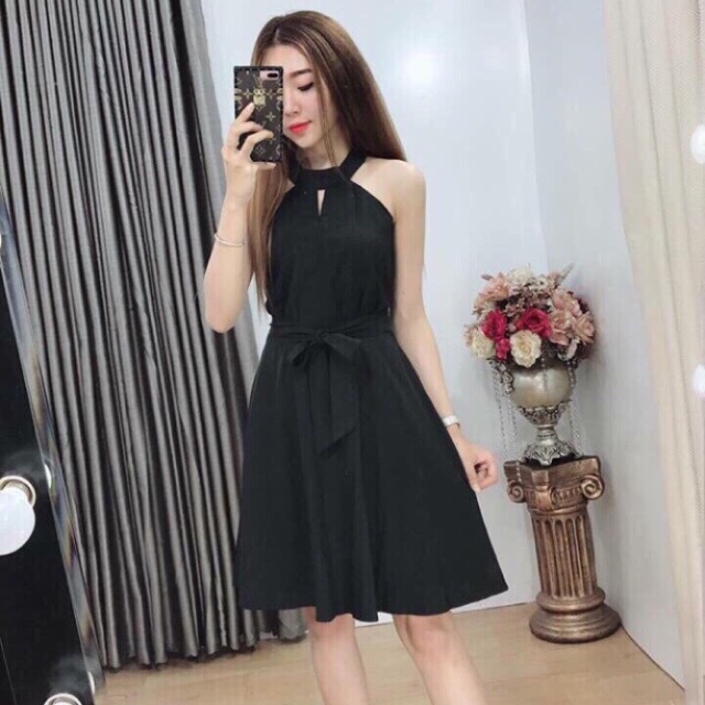 Đầm voan xòe cổ yếm