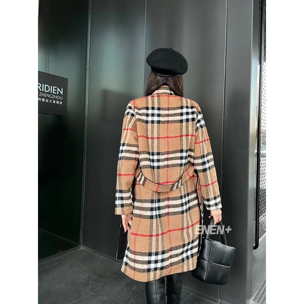 Áo khoác dạ dáng dài hai mặt một mặt trơn và hoạ tiết kẻ thương hiệu Burberry BBR cao cấp