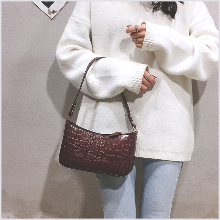 Túi xách nữ kẹp nách đeo vai da PU vân da cá sấu ROSASO TX47