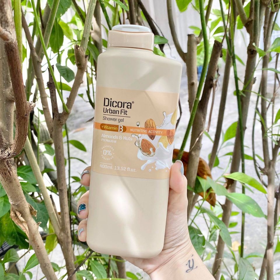 Sữa tắm dưỡng da Dicora Urban Fit Almonds &amp; Nuts Vitamin B Hạnh Nhân &amp; Các Loại Hạt 400ml