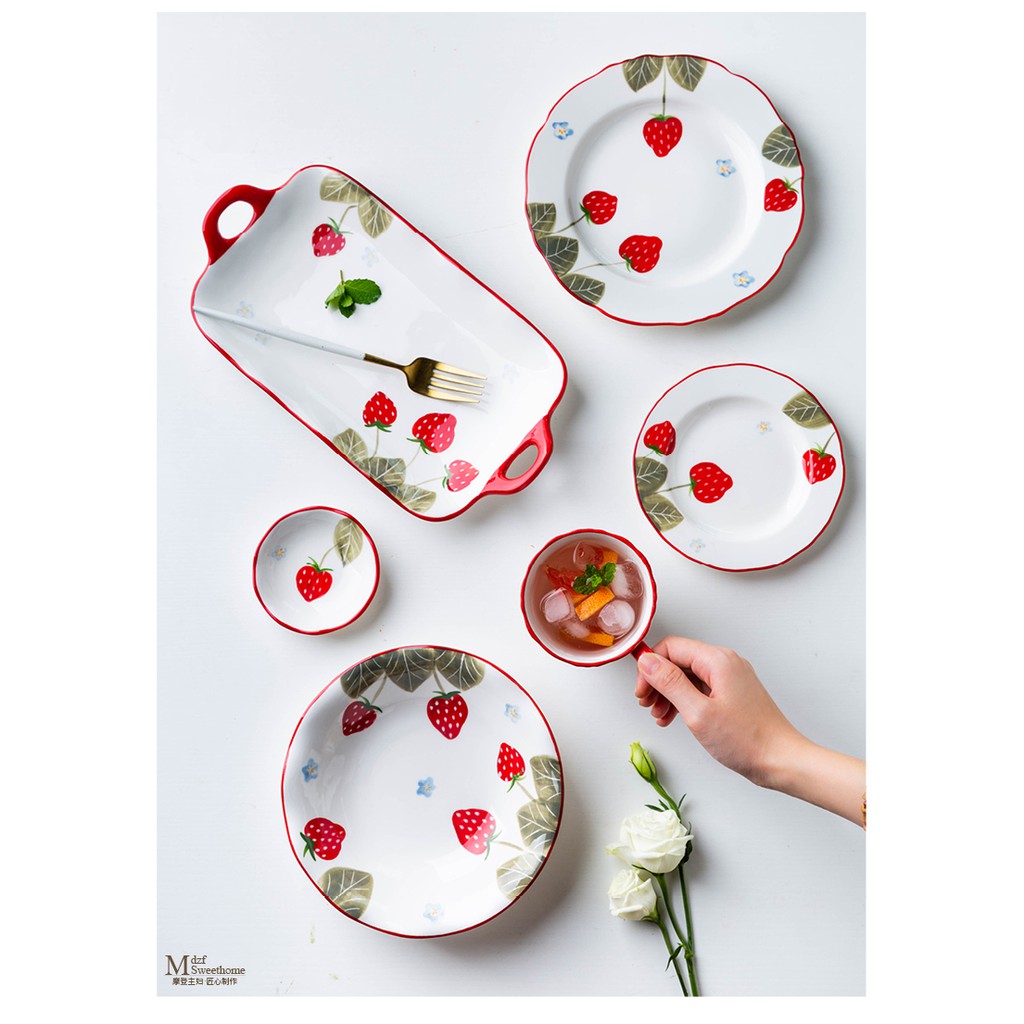 Bộ chén bát dâu tây đáng yêu lắm ạ