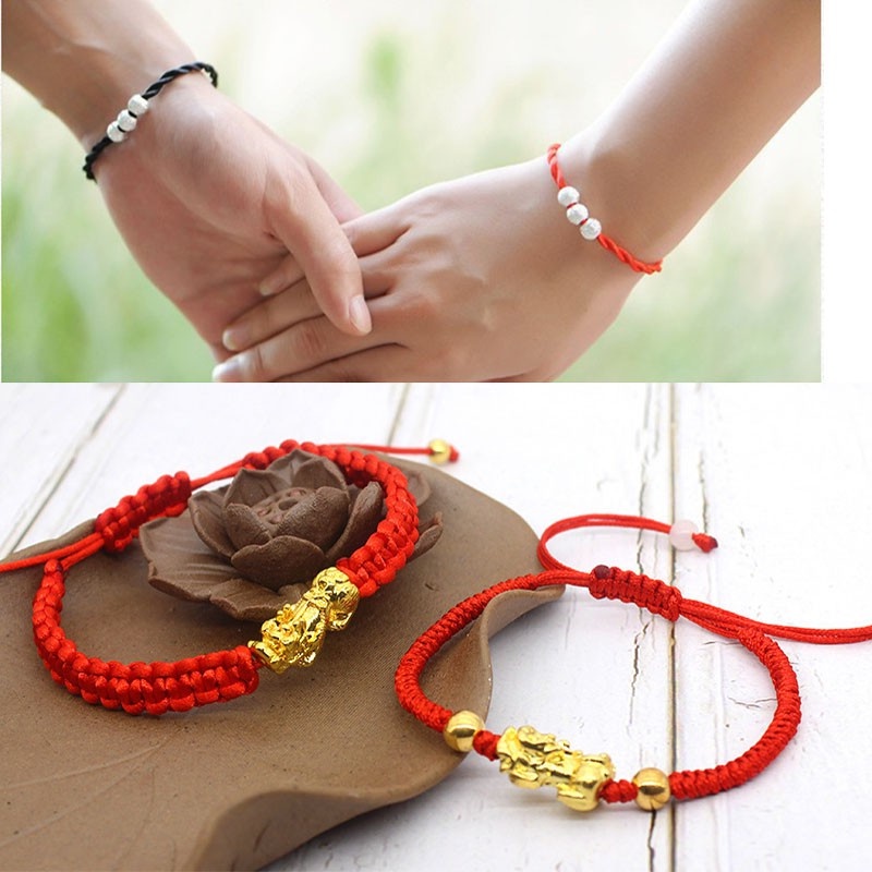 Vòng tay bện nhiều màu sắc đem lại may mắn cho cặp đôi