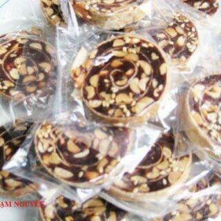 KẸO CHUỐI CUỐN BÁNH TRÁNG 1kg -  BẾN TRE