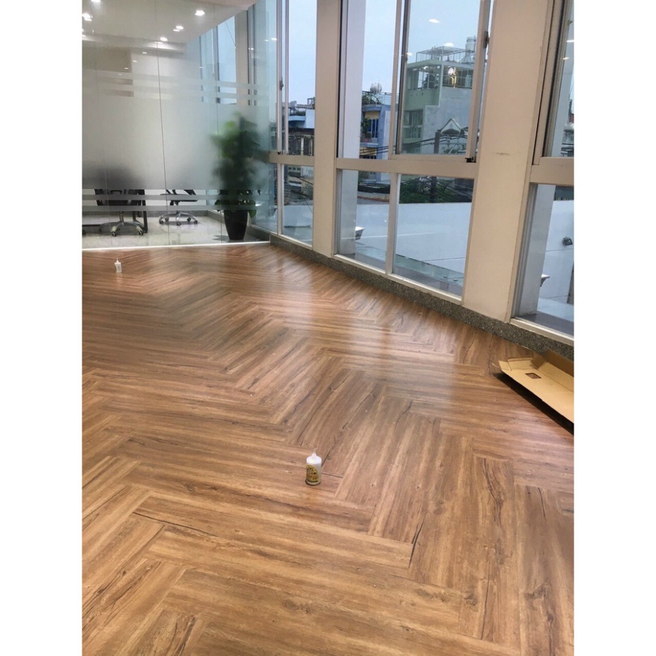 SÀN NHỰA GIẢ GỖ NHỰA NGUYÊN SINH CÓ SẴN KEO DÁN SIÊU DÍNH, VÂN SẦN, ĐỘ DÀY 2MM MF375