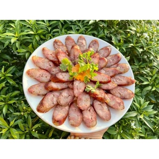 lạp sườn Yên Bái (NL: thịt lợn tẩm gia vị mật ong, hạt dổi, muối, đường, giềng...)