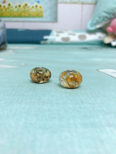 Thanh lý charm hoa khô resin