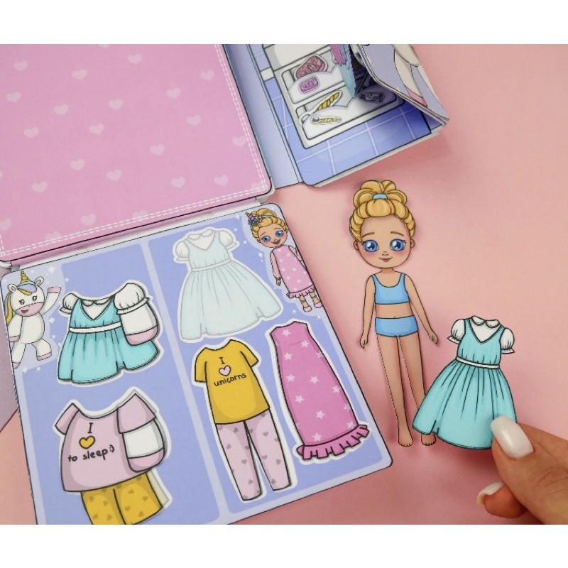 Biệt thự búp bê giấy của siêu mẫu Lily và thú cưng Lucy