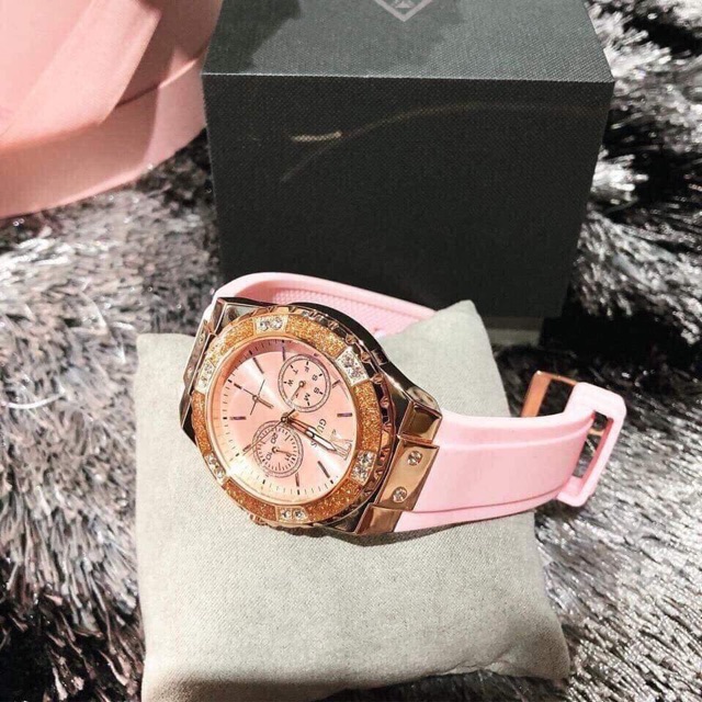 Đồng hồ nữ hiệu Guess