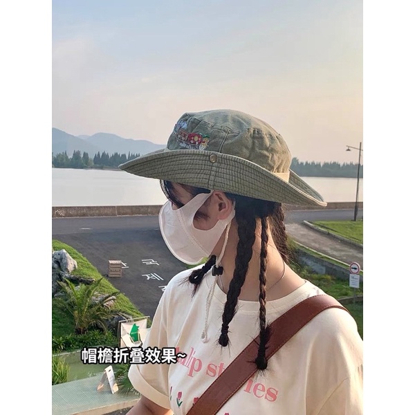 Nón be dây đeo thêu hình