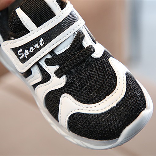 Giày thể thao có đèn led độc đáo theo phong cách Hàn Quốc dành cho bé