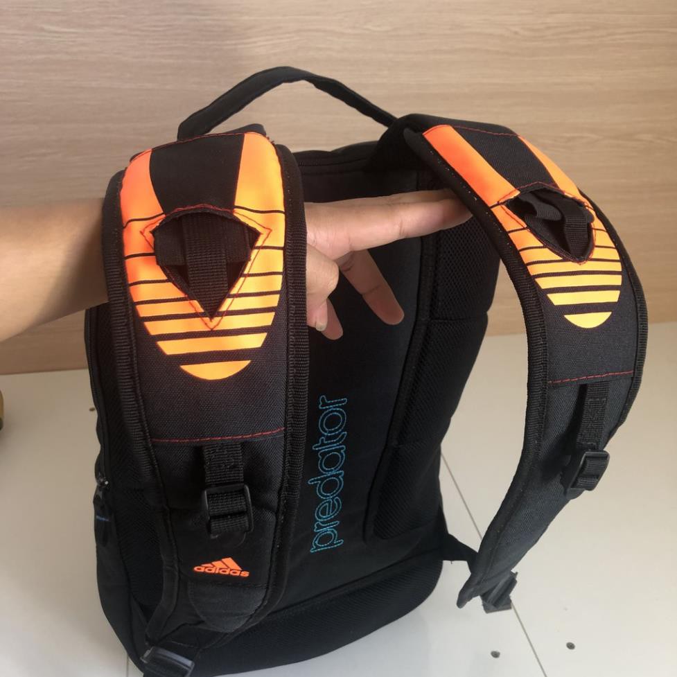 Balo Adidas Predator Backpack thích hợp du lịch từ 5-7 ngày và đựng giày, dụng cụ chơi thể thao