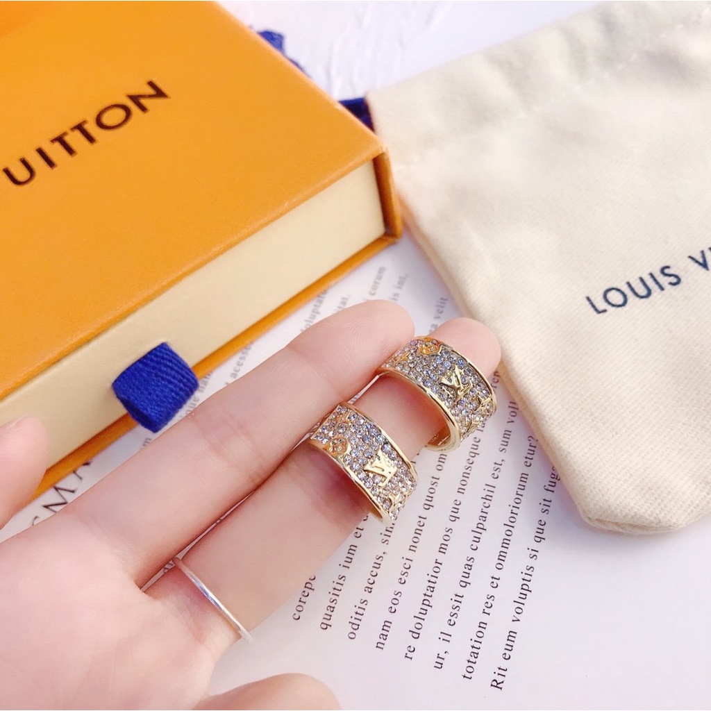 LOUIS VUITTON Khuyên Tai Tròn Bằng Thép Titan In Logo LV Thời Trang