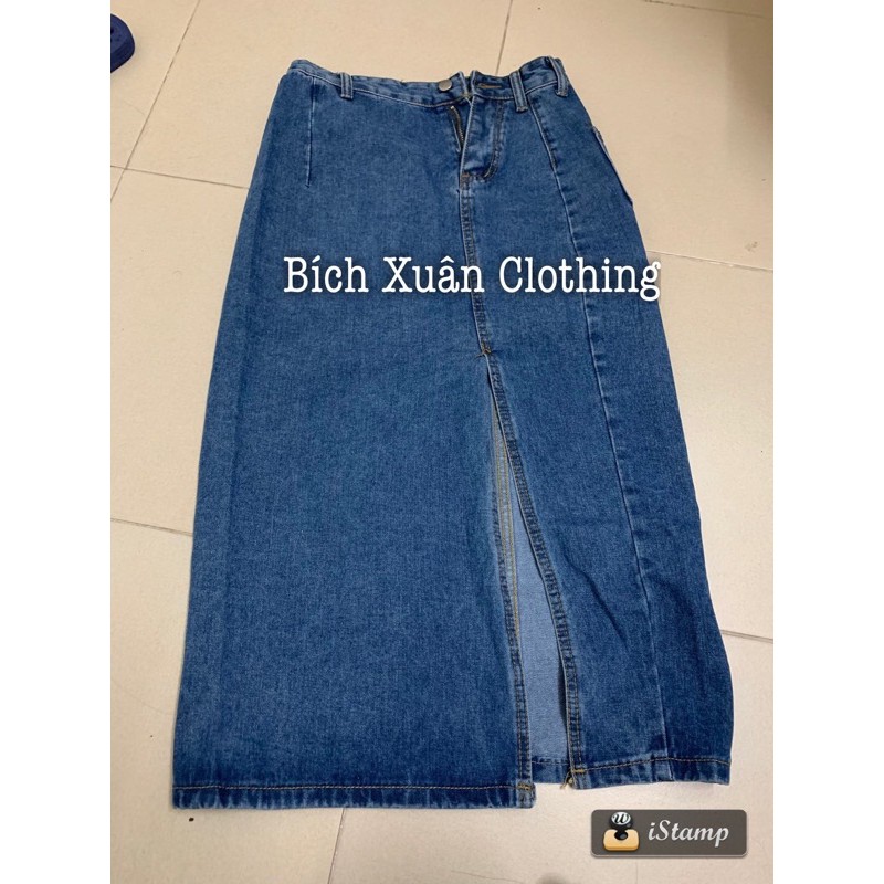 Chân váy jeans nữ, dáng dài cạp cao. Có gân xẻ tà.