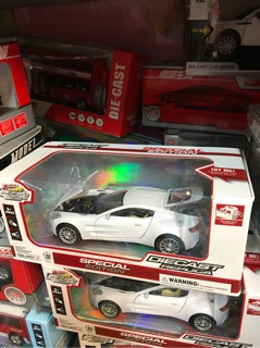 Mô hình xe ô tô bằng sắt ( có đèn, nhac, mở được cửa, chạy cót)