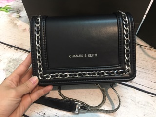 Túi CNK viền xích
