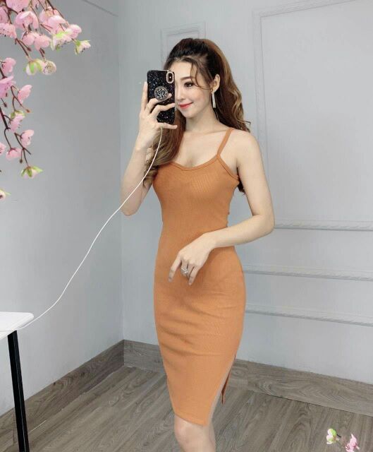 Đầm 2 Dây Cổ Tim Body Xẻ Dùi Vải Co Giãn Tốt | BigBuy360 - bigbuy360.vn