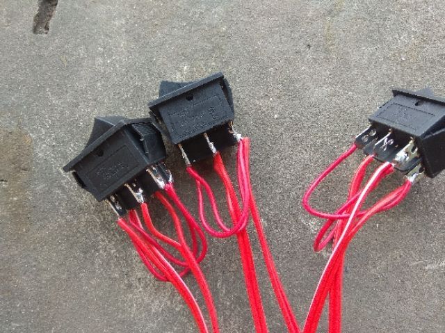 Công tắc tiến lùi dành cho xe máy điện trẻ em đã hàn dây hay motor điện