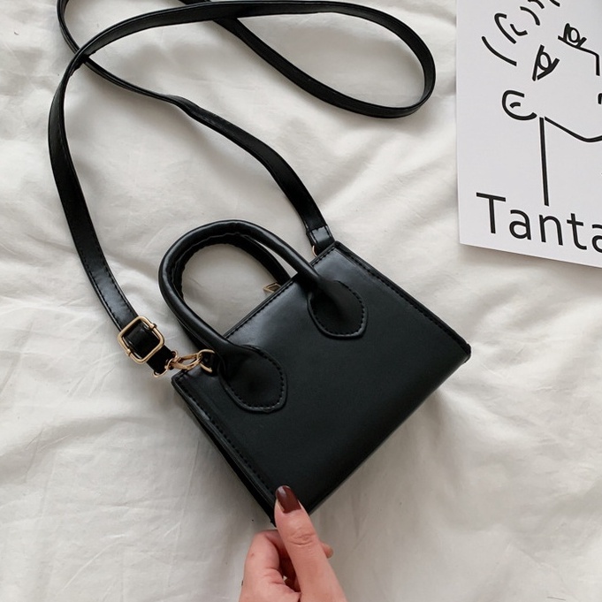 Túi đeo chéo một bên vai thời trang Hàn Quốc 2021