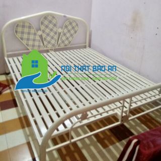 Giường sắt Đại Thành ngang 1m6 dài 2m màu kem